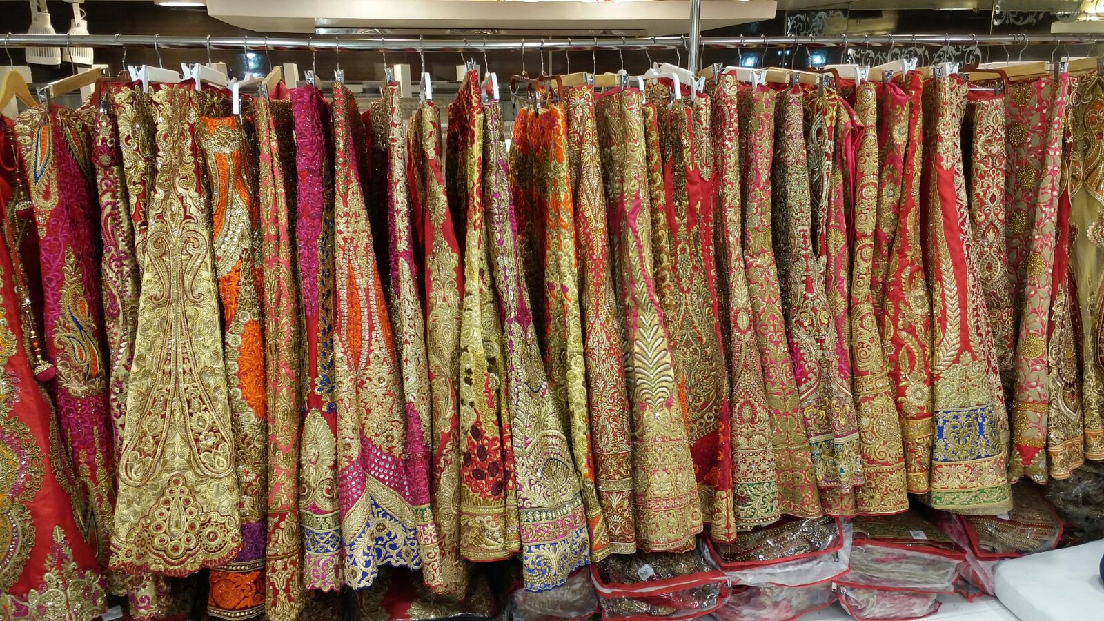 4 Things You Have To Do At The Infamous Chandni Chowk Curly Tales